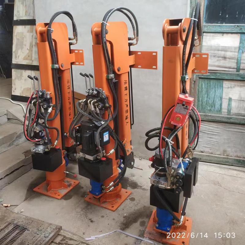 赤峰市重汽蓝牌随车吊 3.2吨 国六动力强 液压驱动 农用自卸起重机